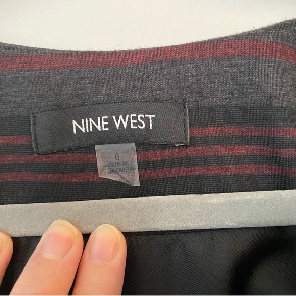 Slightly cropped Nine West blazer with stripes and flutter 3/4 sleeves. Size 6 - Picture 6 of 10